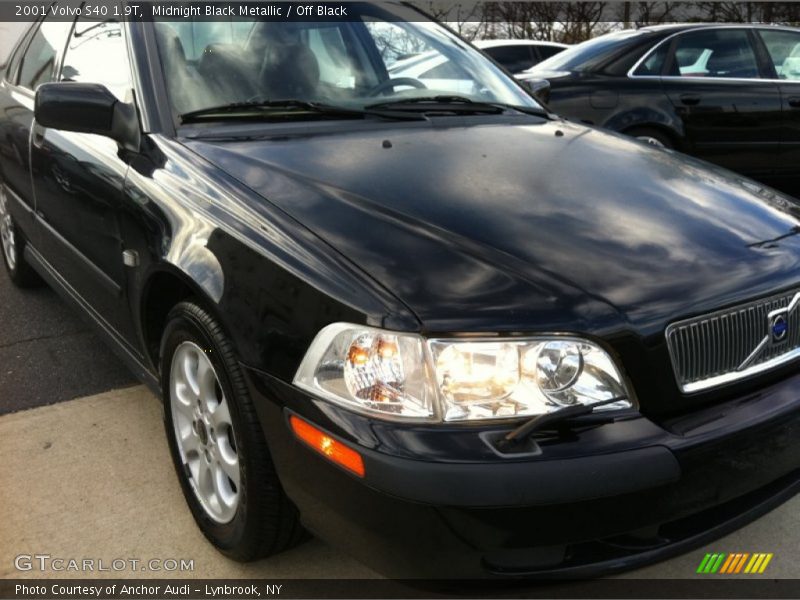 Midnight Black Metallic / Off Black 2001 Volvo S40 1.9T