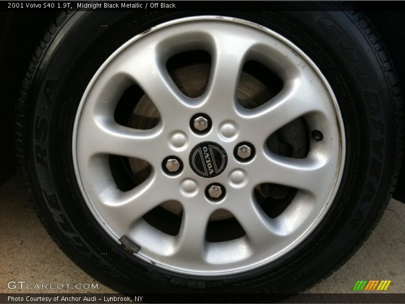 Midnight Black Metallic / Off Black 2001 Volvo S40 1.9T