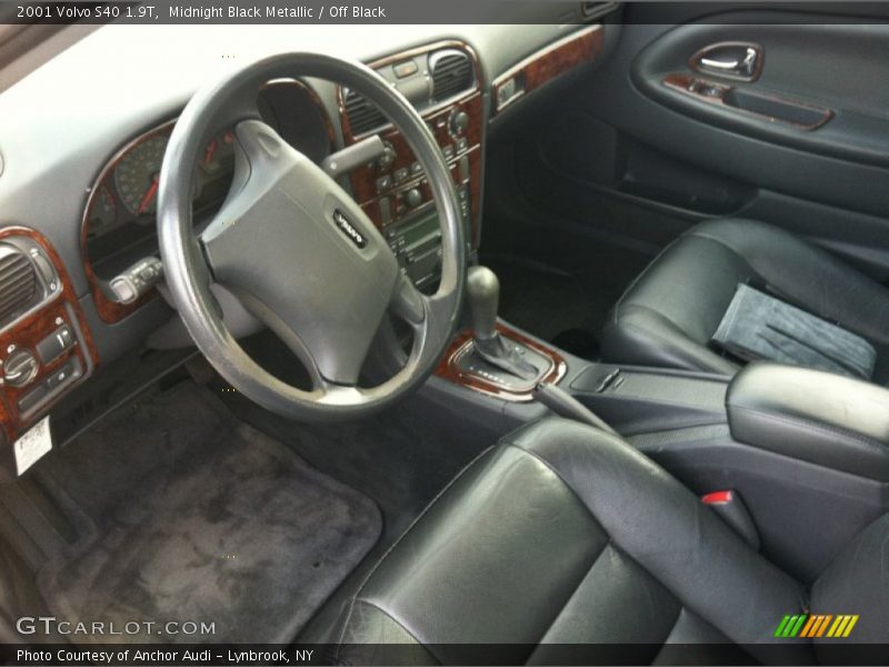 Midnight Black Metallic / Off Black 2001 Volvo S40 1.9T
