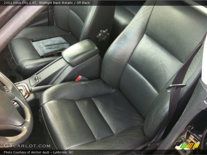 Midnight Black Metallic / Off Black 2001 Volvo S40 1.9T