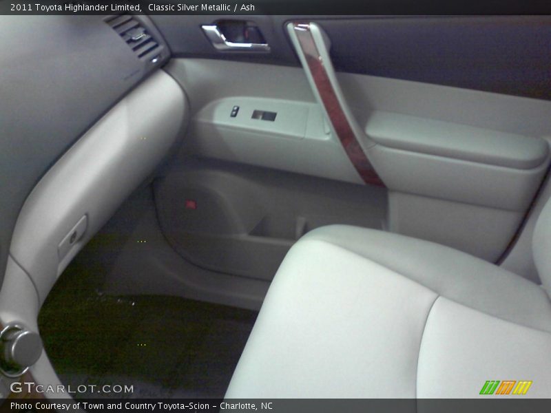 Classic Silver Metallic / Ash 2011 Toyota Highlander Limited