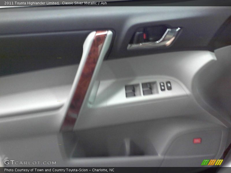 Classic Silver Metallic / Ash 2011 Toyota Highlander Limited