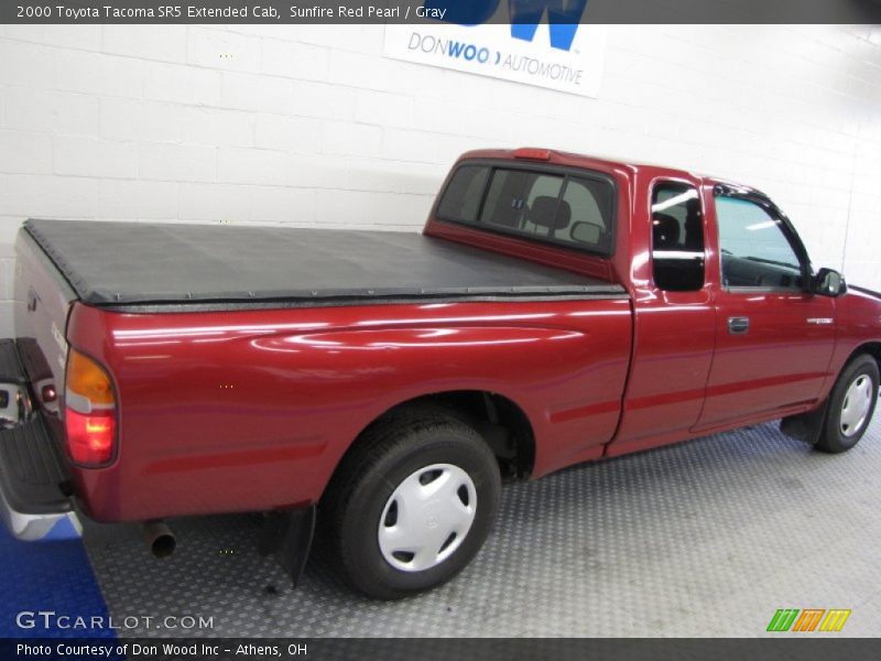 Sunfire Red Pearl / Gray 2000 Toyota Tacoma SR5 Extended Cab