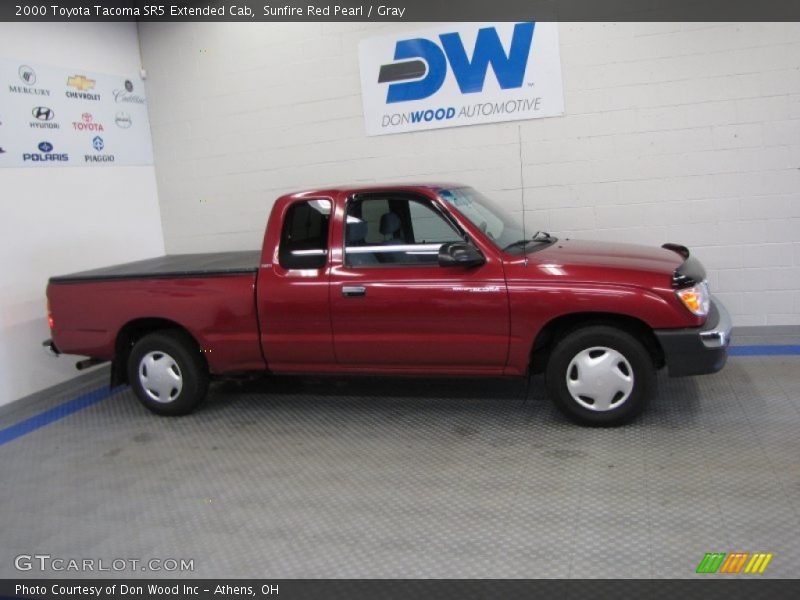 Sunfire Red Pearl / Gray 2000 Toyota Tacoma SR5 Extended Cab