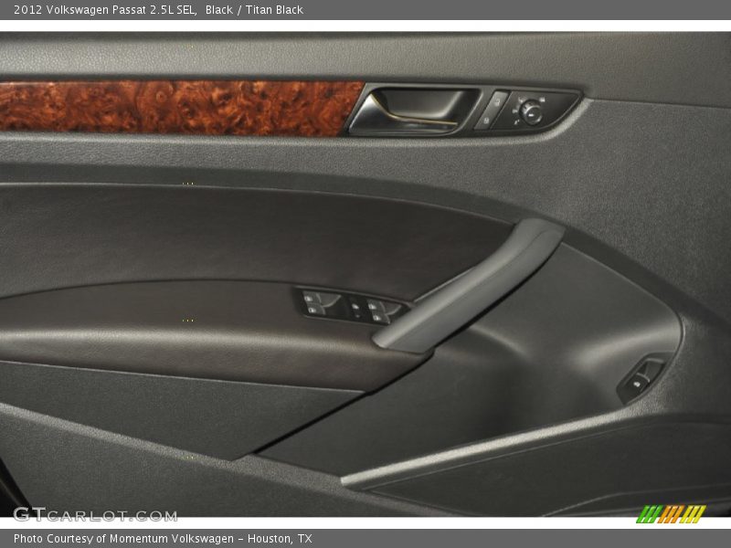 Black / Titan Black 2012 Volkswagen Passat 2.5L SEL