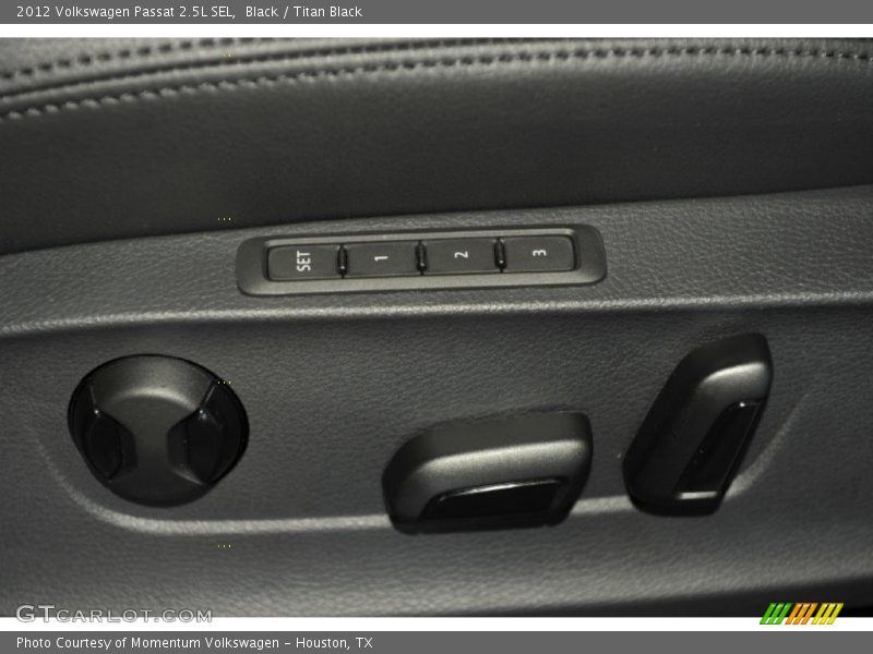 Black / Titan Black 2012 Volkswagen Passat 2.5L SEL