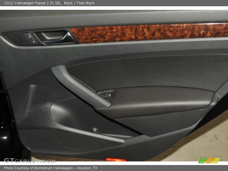 Black / Titan Black 2012 Volkswagen Passat 2.5L SEL