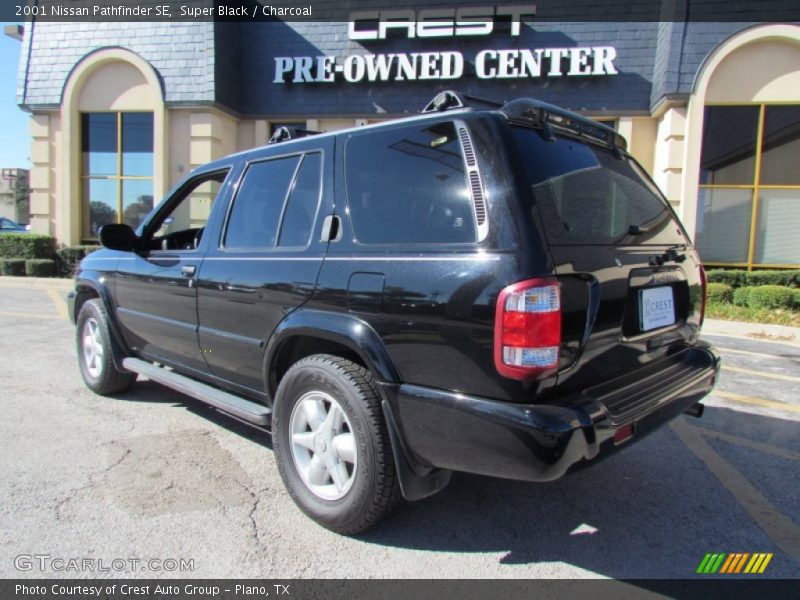 Super Black / Charcoal 2001 Nissan Pathfinder SE