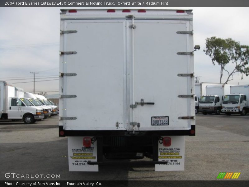 Oxford White / Medium Flint 2004 Ford E Series Cutaway E450 Commercial Moving Truck