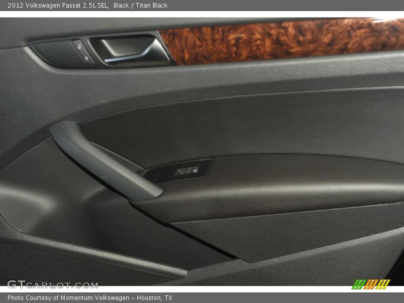 Black / Titan Black 2012 Volkswagen Passat 2.5L SEL