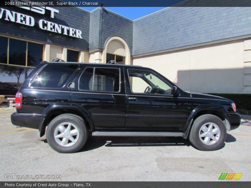 Super Black / Charcoal 2001 Nissan Pathfinder SE