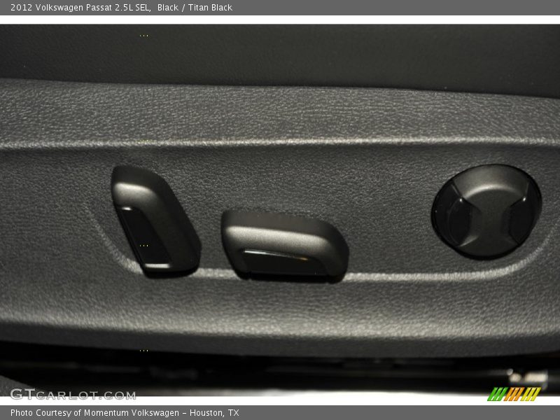 Black / Titan Black 2012 Volkswagen Passat 2.5L SEL