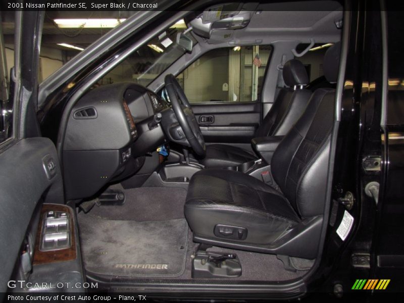 Super Black / Charcoal 2001 Nissan Pathfinder SE