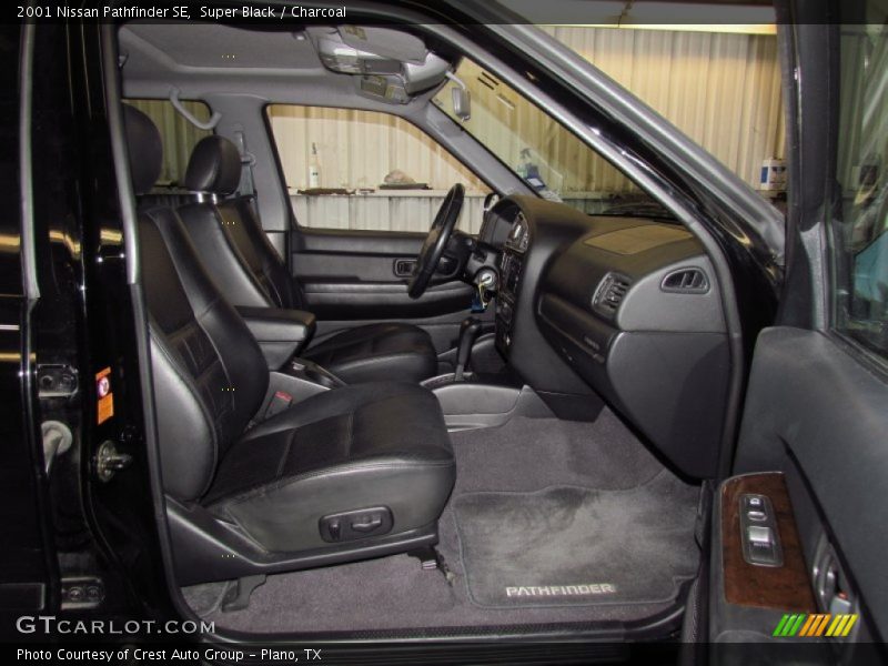 Super Black / Charcoal 2001 Nissan Pathfinder SE