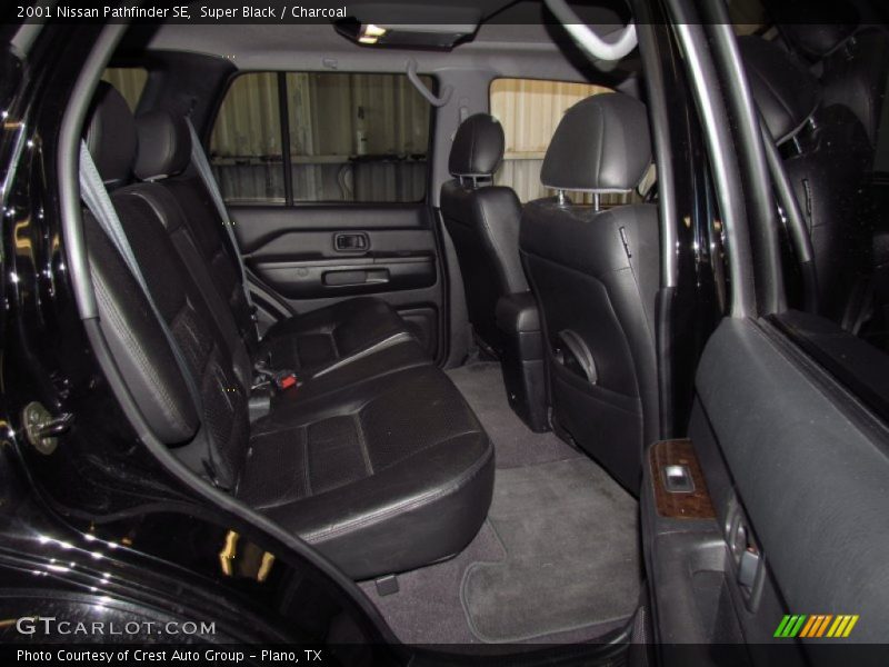 Super Black / Charcoal 2001 Nissan Pathfinder SE