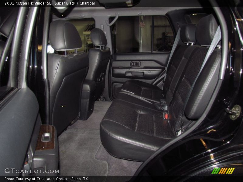 Super Black / Charcoal 2001 Nissan Pathfinder SE