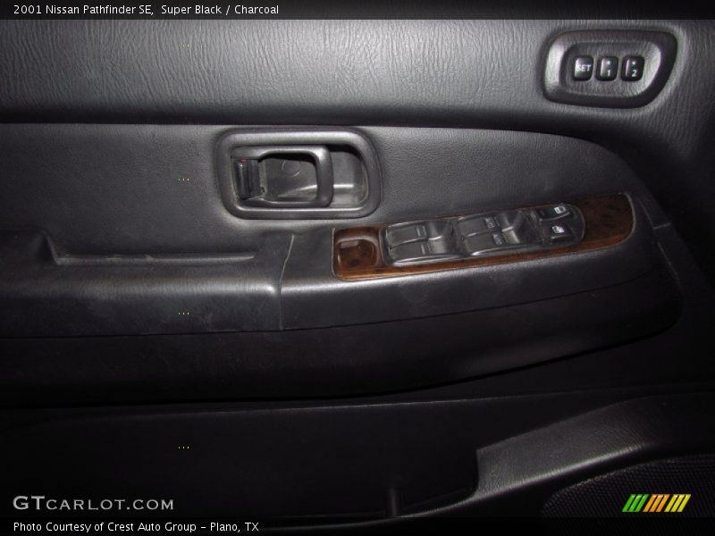 Super Black / Charcoal 2001 Nissan Pathfinder SE