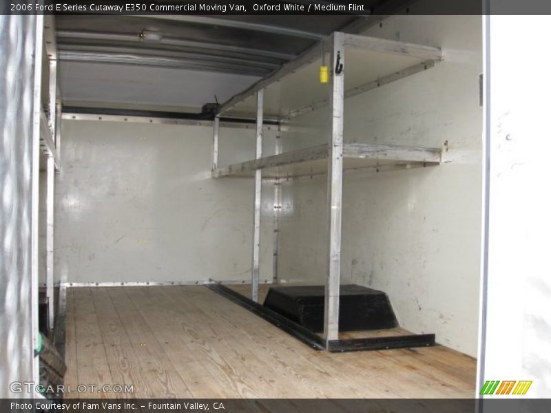  2006 E Series Cutaway E350 Commercial Moving Van Trunk