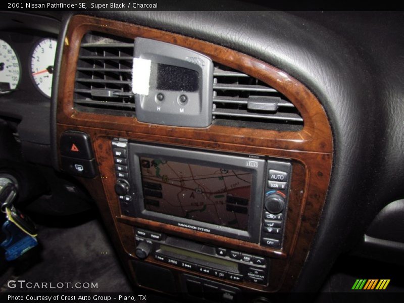Super Black / Charcoal 2001 Nissan Pathfinder SE