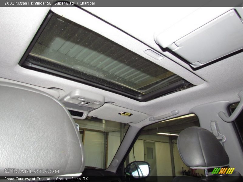 Super Black / Charcoal 2001 Nissan Pathfinder SE