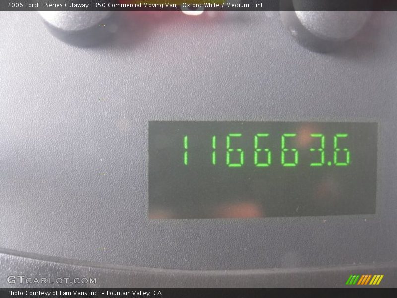 Oxford White / Medium Flint 2006 Ford E Series Cutaway E350 Commercial Moving Van