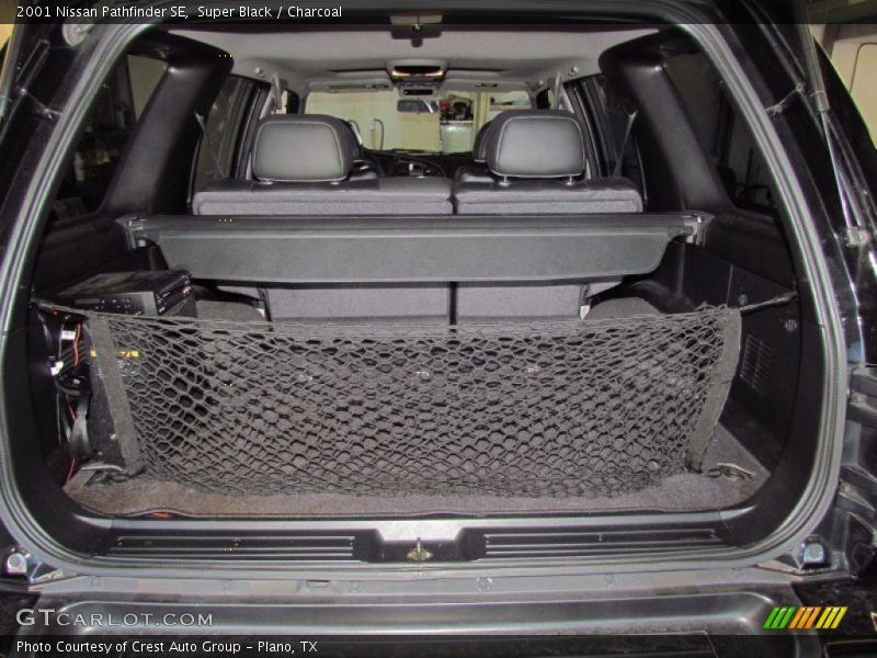 Super Black / Charcoal 2001 Nissan Pathfinder SE