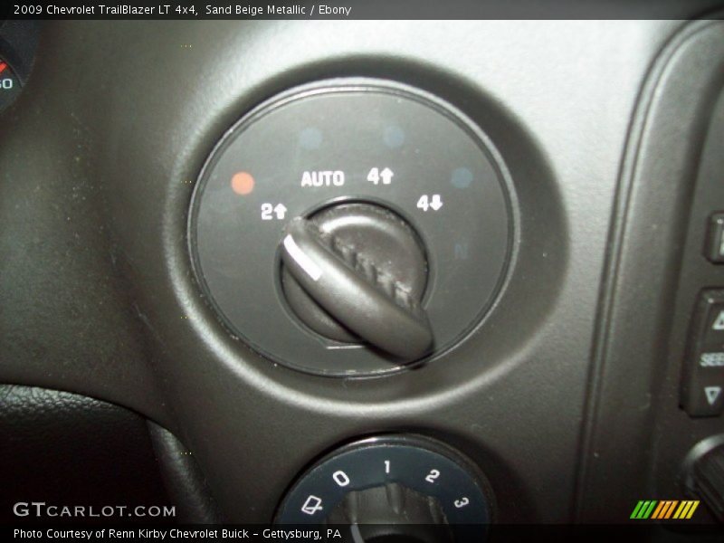 Sand Beige Metallic / Ebony 2009 Chevrolet TrailBlazer LT 4x4