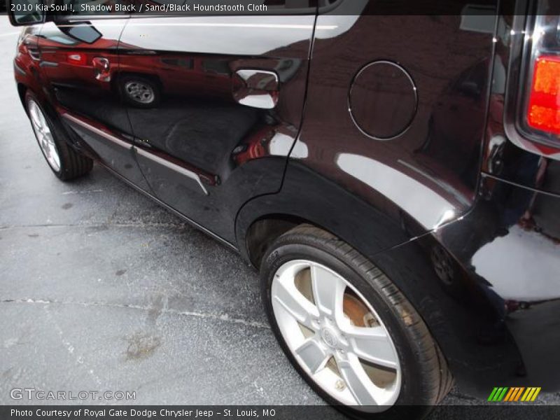 Shadow Black / Sand/Black Houndstooth Cloth 2010 Kia Soul !