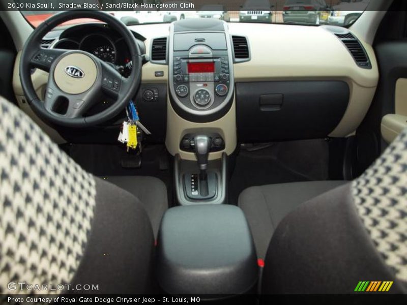 Shadow Black / Sand/Black Houndstooth Cloth 2010 Kia Soul !