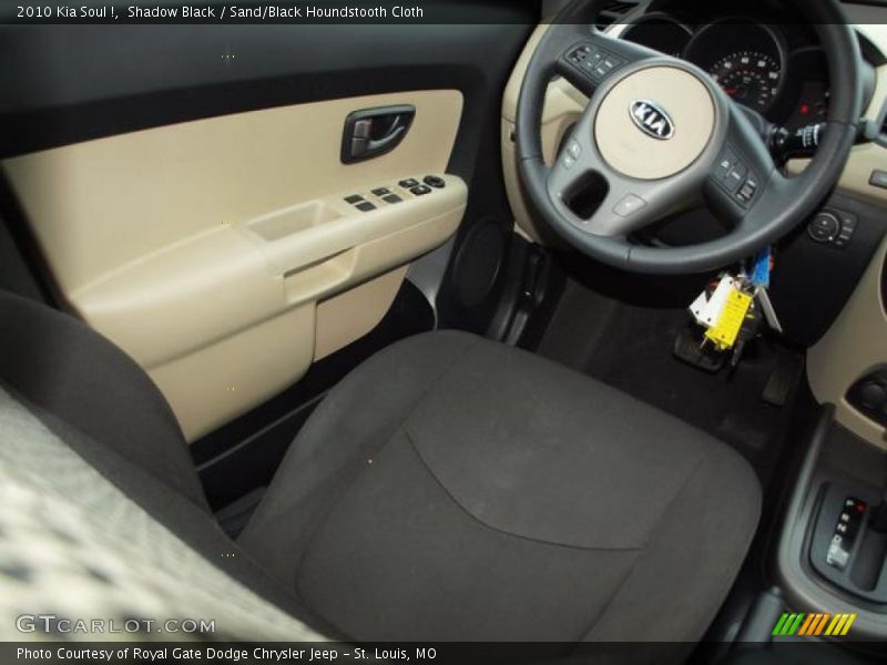 Shadow Black / Sand/Black Houndstooth Cloth 2010 Kia Soul !
