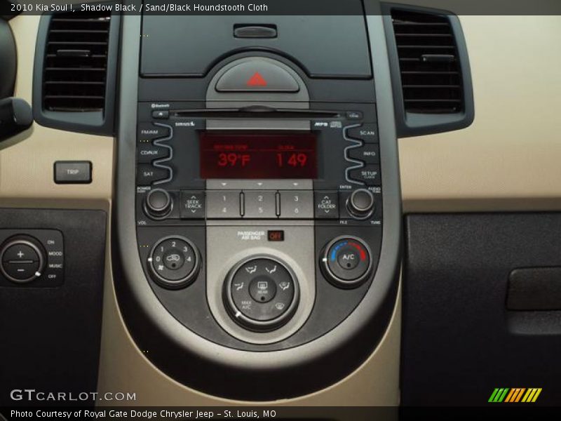 Shadow Black / Sand/Black Houndstooth Cloth 2010 Kia Soul !