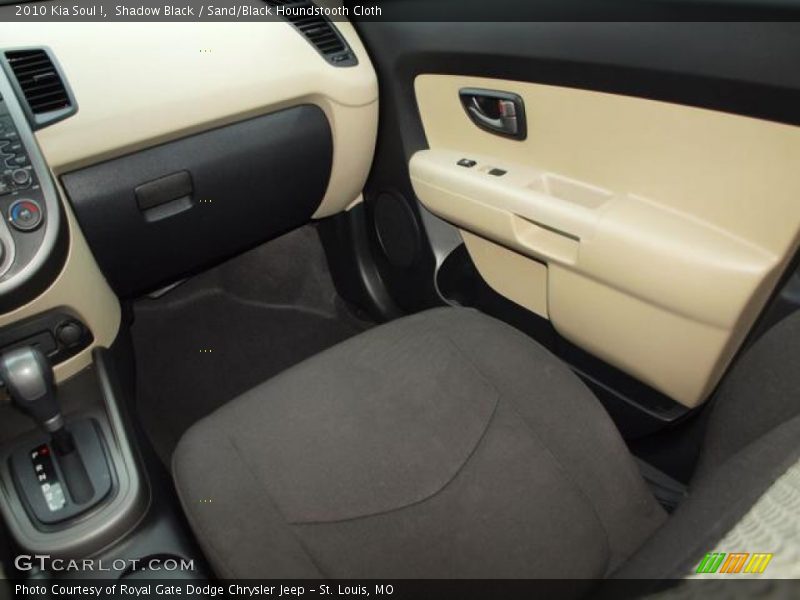 Shadow Black / Sand/Black Houndstooth Cloth 2010 Kia Soul !