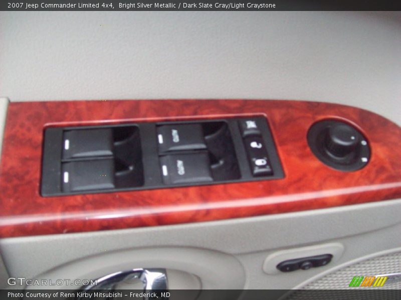 Bright Silver Metallic / Dark Slate Gray/Light Graystone 2007 Jeep Commander Limited 4x4