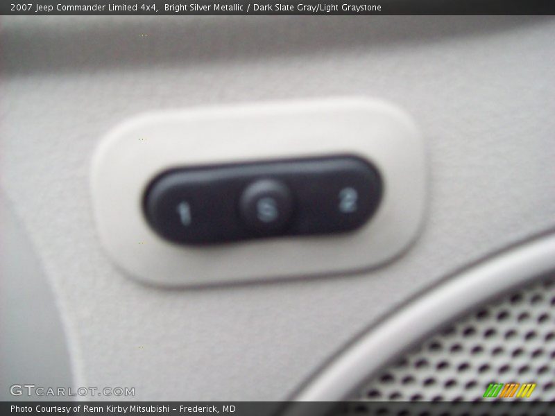 Bright Silver Metallic / Dark Slate Gray/Light Graystone 2007 Jeep Commander Limited 4x4