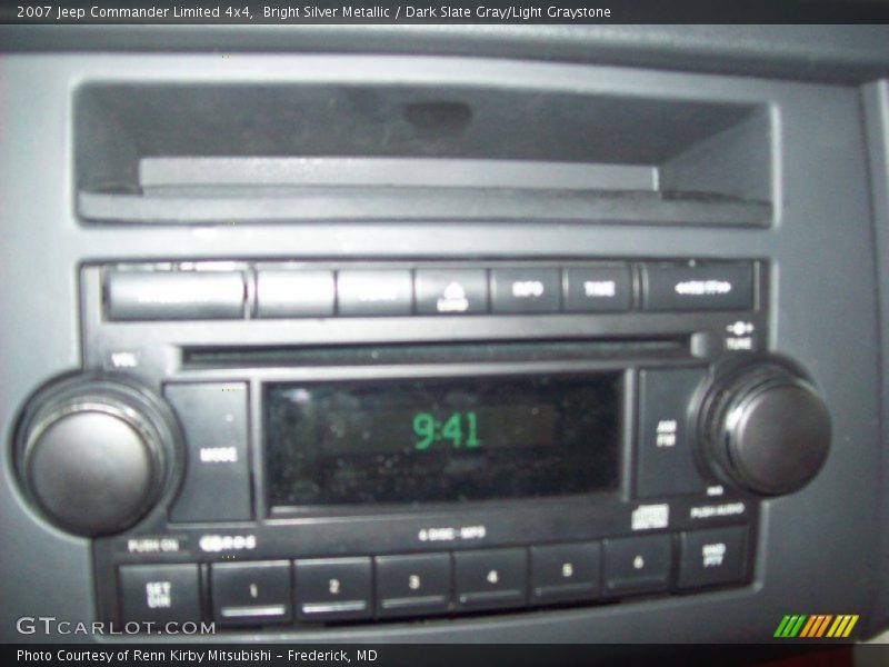 Bright Silver Metallic / Dark Slate Gray/Light Graystone 2007 Jeep Commander Limited 4x4