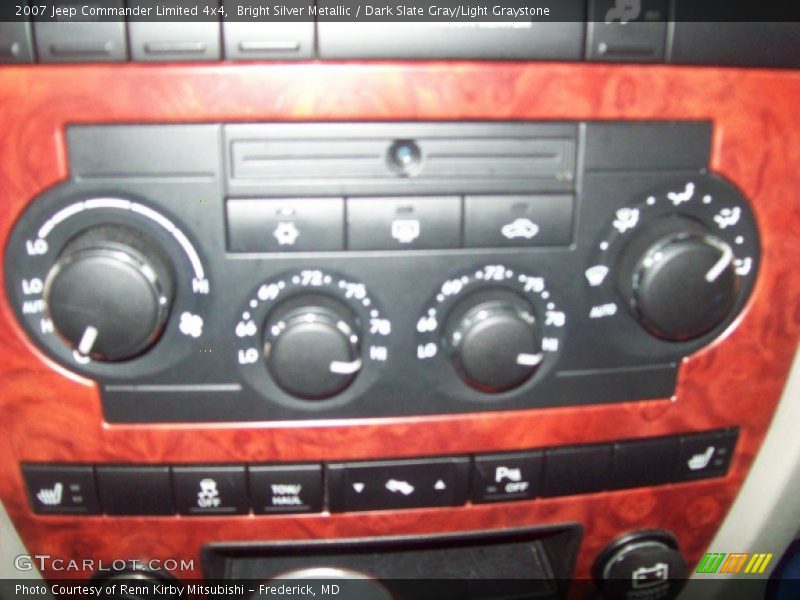 Bright Silver Metallic / Dark Slate Gray/Light Graystone 2007 Jeep Commander Limited 4x4