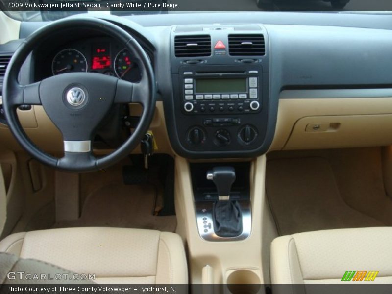 Candy White / Pure Beige 2009 Volkswagen Jetta SE Sedan