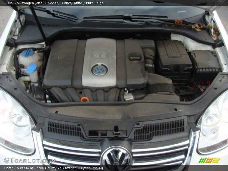 Candy White / Pure Beige 2009 Volkswagen Jetta SE Sedan