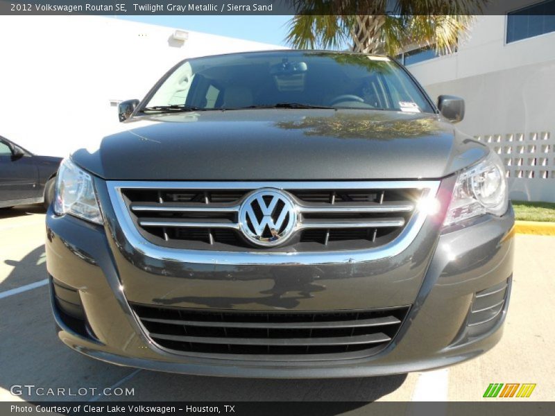 Twilight Gray Metallic / Sierra Sand 2012 Volkswagen Routan SE