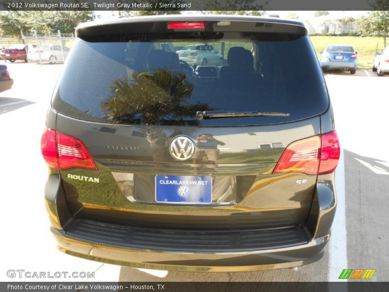 Twilight Gray Metallic / Sierra Sand 2012 Volkswagen Routan SE