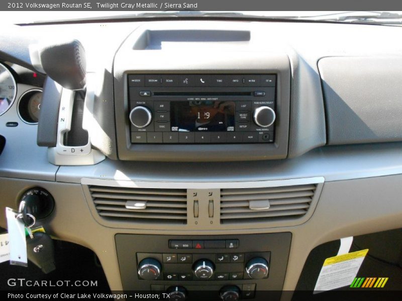 Twilight Gray Metallic / Sierra Sand 2012 Volkswagen Routan SE
