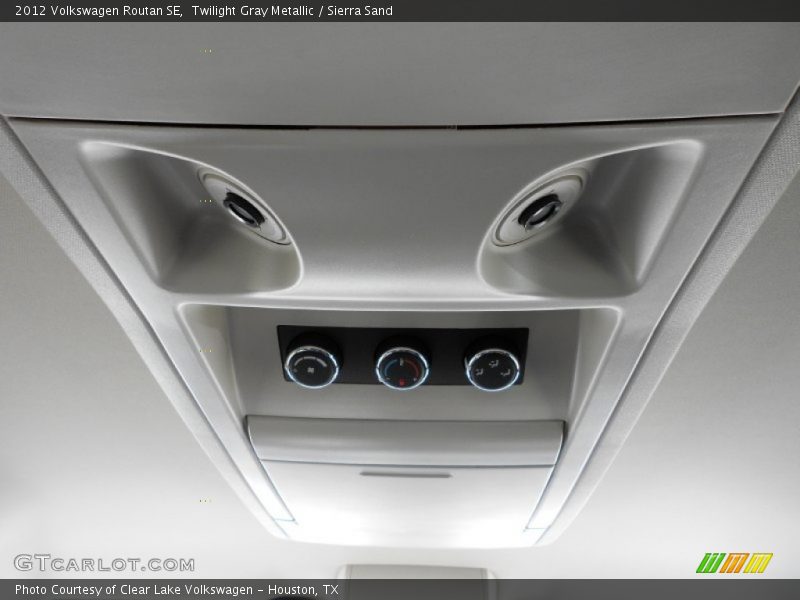 Twilight Gray Metallic / Sierra Sand 2012 Volkswagen Routan SE