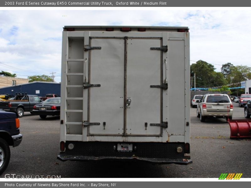 Oxford White / Medium Flint 2003 Ford E Series Cutaway E450 Commercial Utility Truck