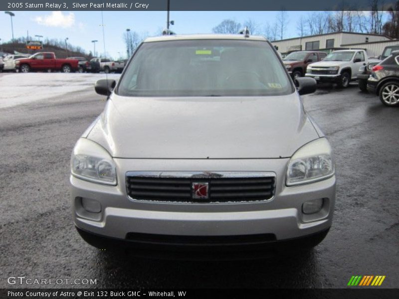 Silver Pearl Metallic / Grey 2005 Saturn Relay 3