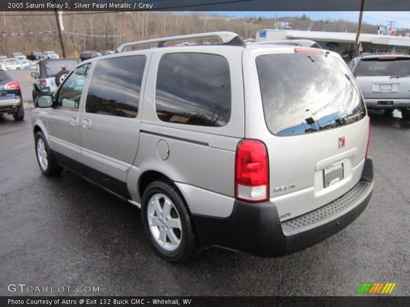 Silver Pearl Metallic / Grey 2005 Saturn Relay 3