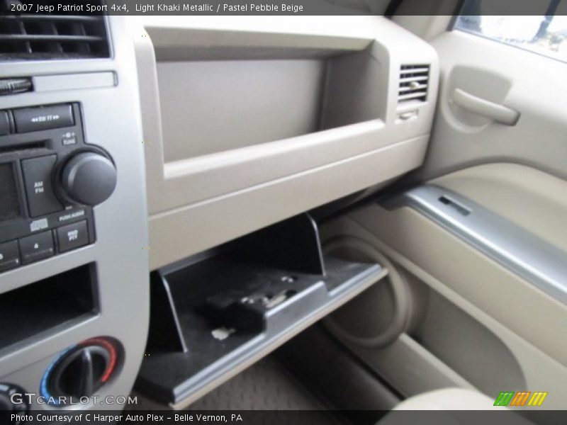 Light Khaki Metallic / Pastel Pebble Beige 2007 Jeep Patriot Sport 4x4