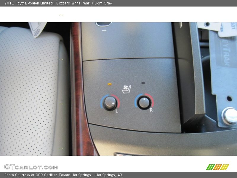 Blizzard White Pearl / Light Gray 2011 Toyota Avalon Limited