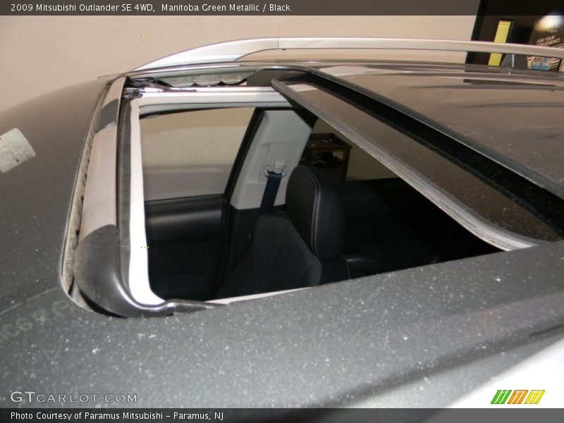 Manitoba Green Metallic / Black 2009 Mitsubishi Outlander SE 4WD