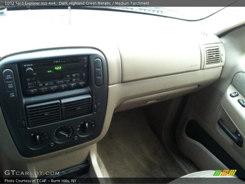 Dark Highland Green Metallic / Medium Parchment 2002 Ford Explorer XLS 4x4