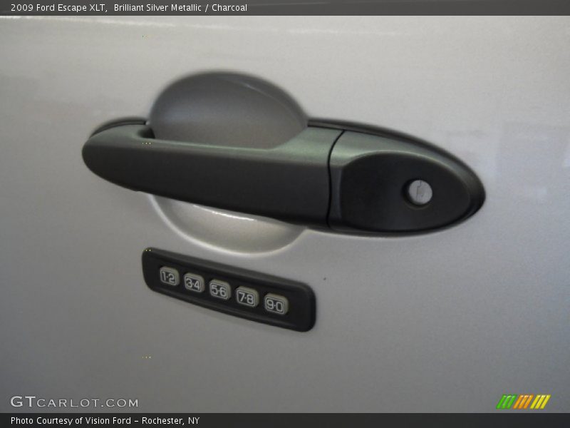 Brilliant Silver Metallic / Charcoal 2009 Ford Escape XLT